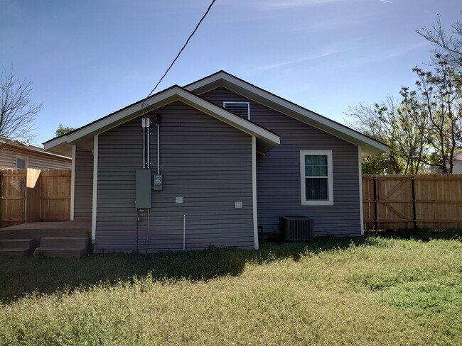 Building Photo - 1526 Portland Ave