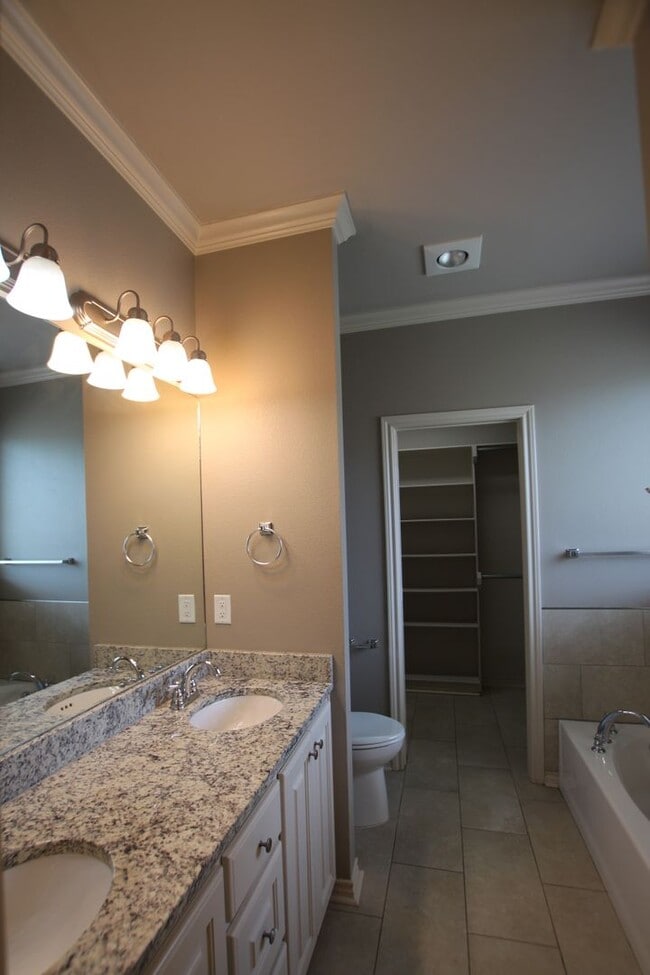 Building Photo - Beautiful 3 Bedroom 2 Bath Home in Guinn E...