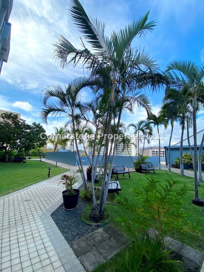 Building Photo - 3045 Ala Napuaa Pl