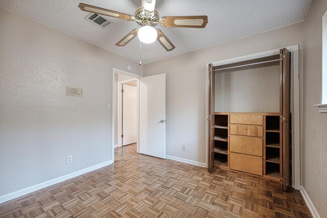 Building Photo - Cozy 3/2/2 home in Eanes ISD!