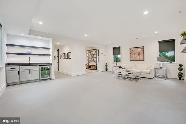 Building Photo - 1452 Buena Vista Ave