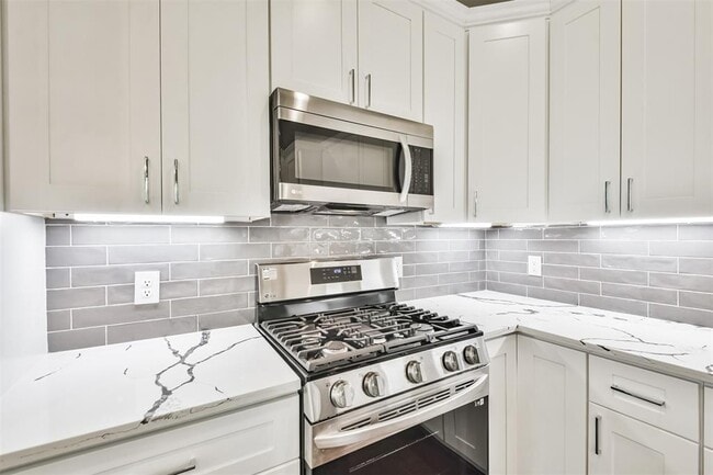 Building Photo - 810 Mansfield St