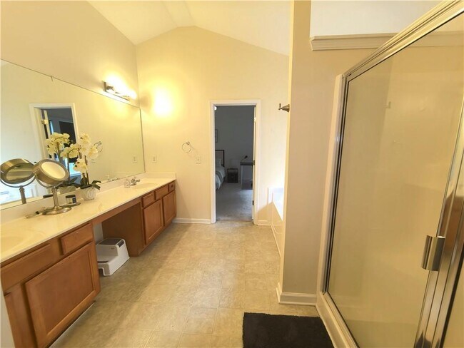 Building Photo - 3362 Briaroak Dr