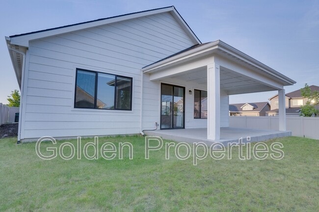 Building Photo - 2172 W Camus Dr