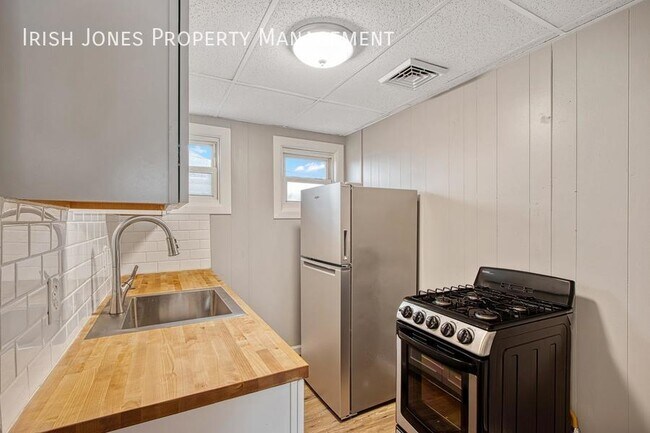 Building Photo - 19 Hinman Ave