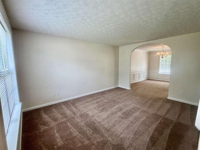 Building Photo - 540 Manor Glen Dr