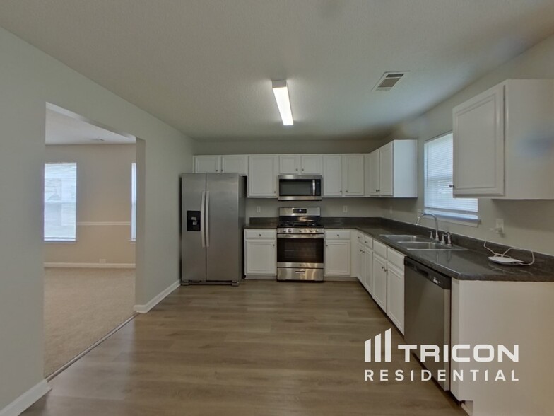 Building Photo - 4012 Rosebud Park Dr