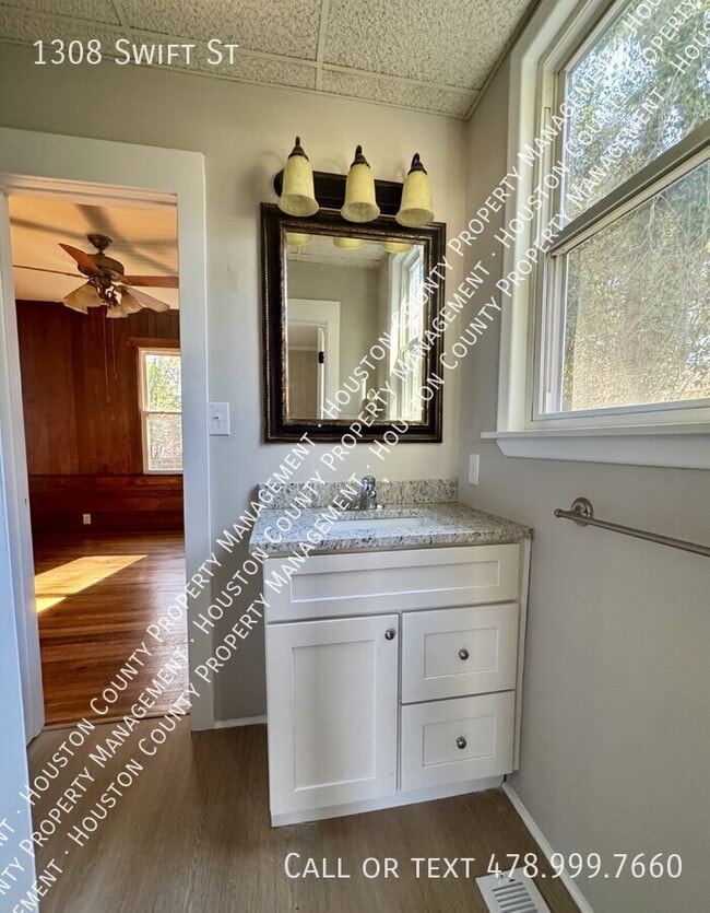 Building Photo - 1308 Swift St