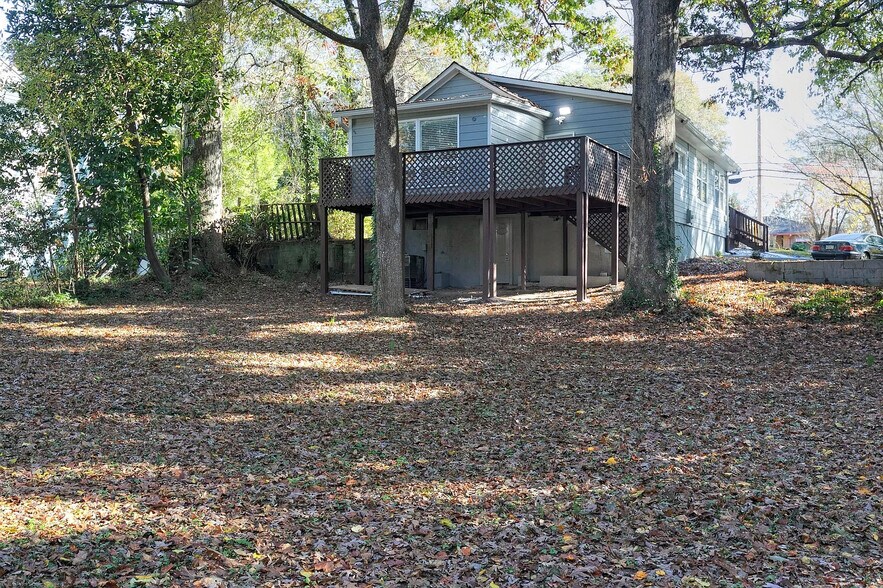 Building Photo - Room in House on Browns Mill Rd SE