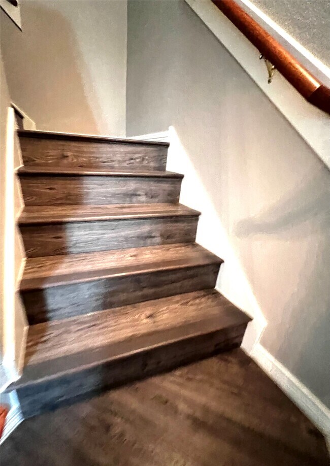 Building Photo - 422 Abbey Ln