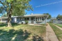 Building Photo - 3 Bedroom / 1 Bathroom Home