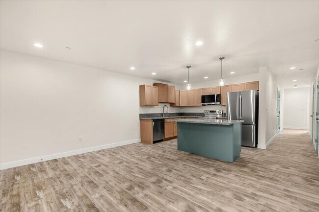 Building Photo - 750 7th St