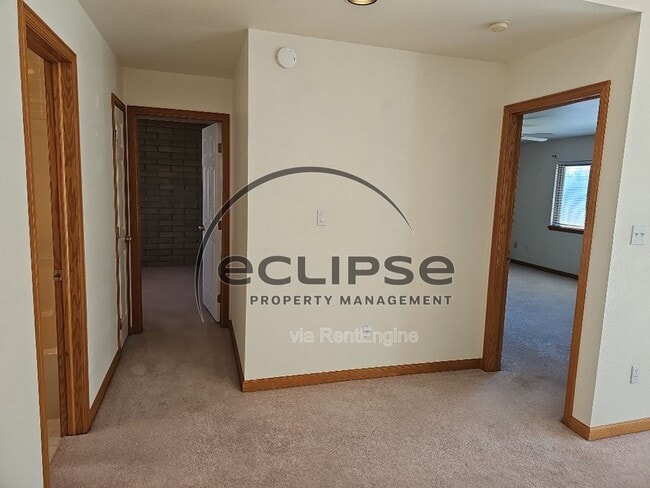 Building Photo - 15 Sunnybrook Pl
