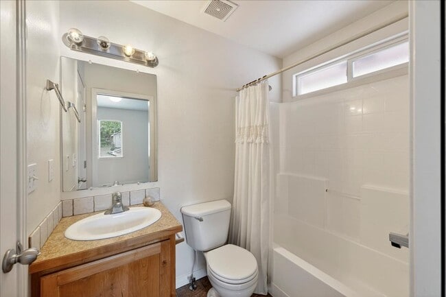 Building Photo - Boise Living at Its Best, A Stylish 3 Bed Home Near BSU, Downtown & the Greenbelt!