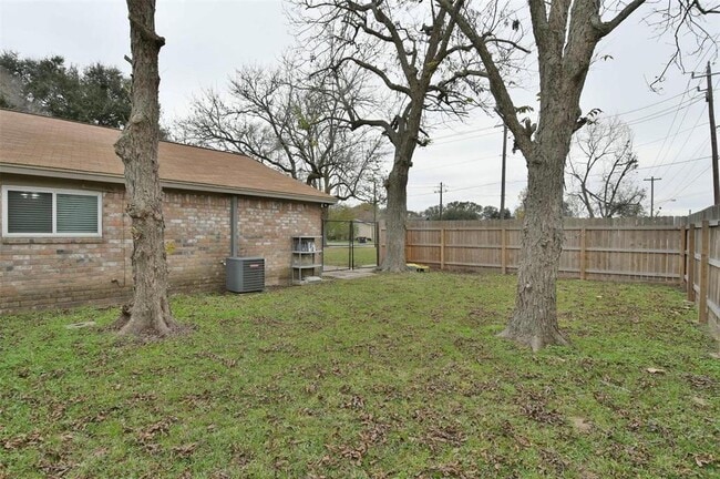 Building Photo - 904 Mabry St