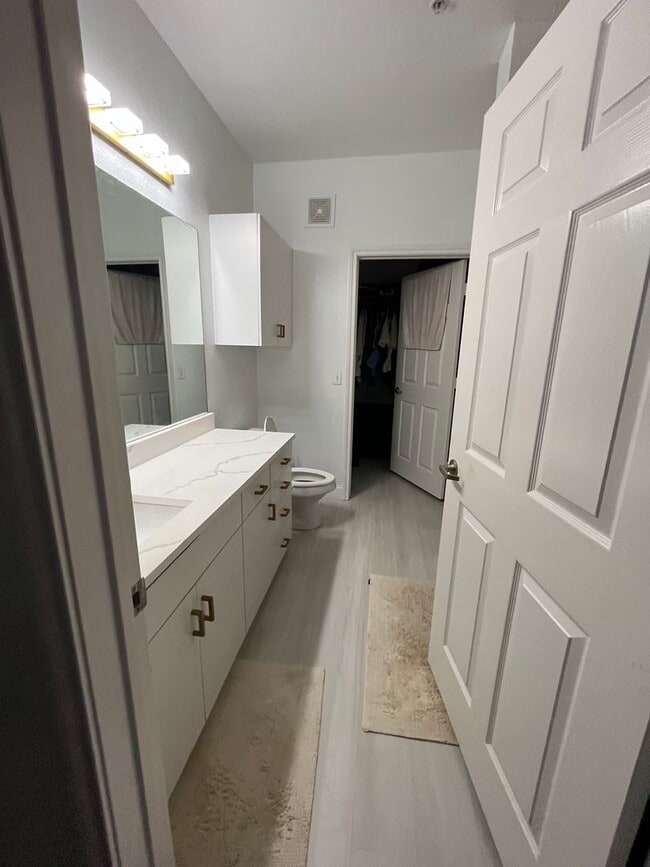 Building Photo - Park North at Cheney 1 bedroom Upgraded Elegant Condo