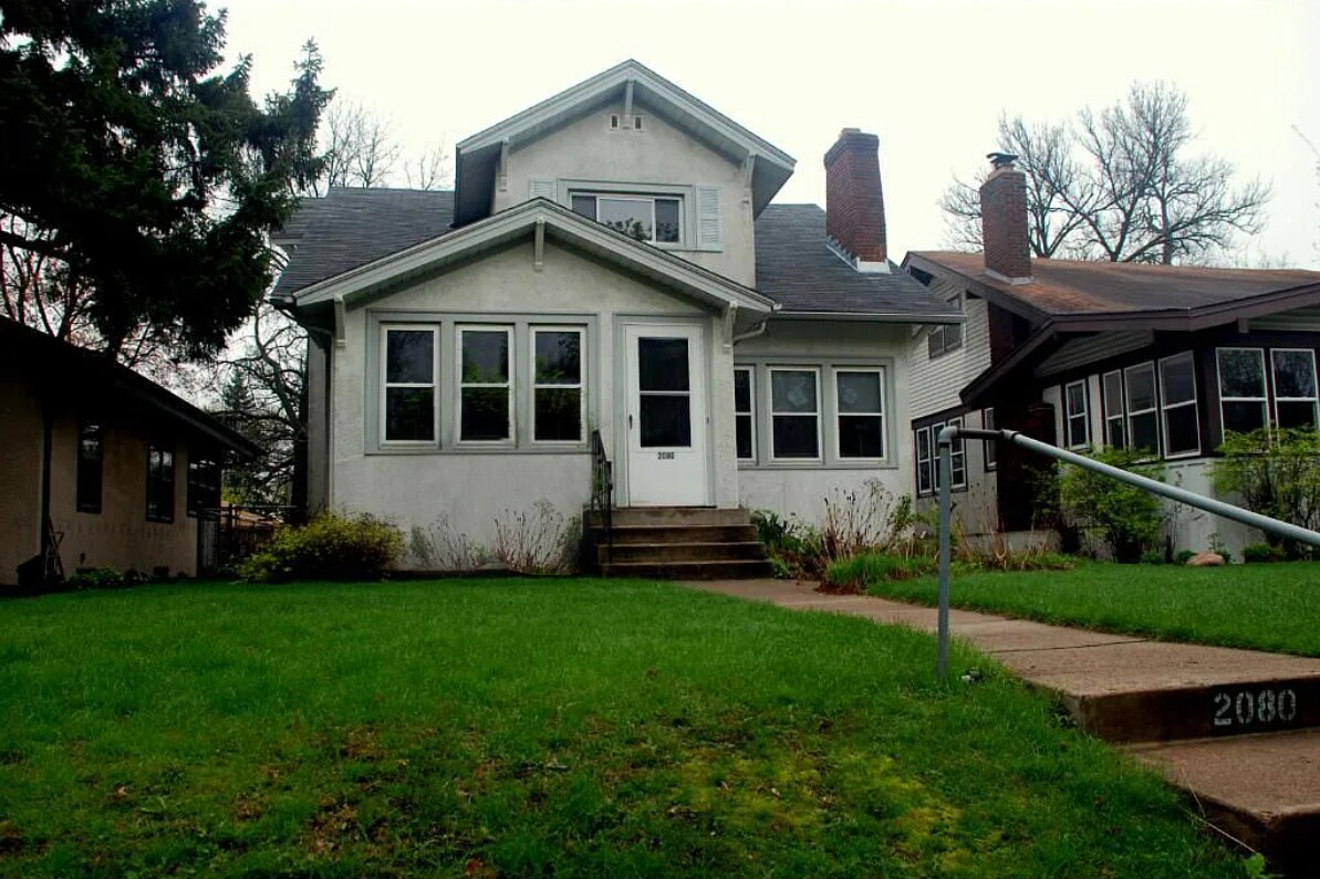 Building Photo - 2080 Roblyn Ave