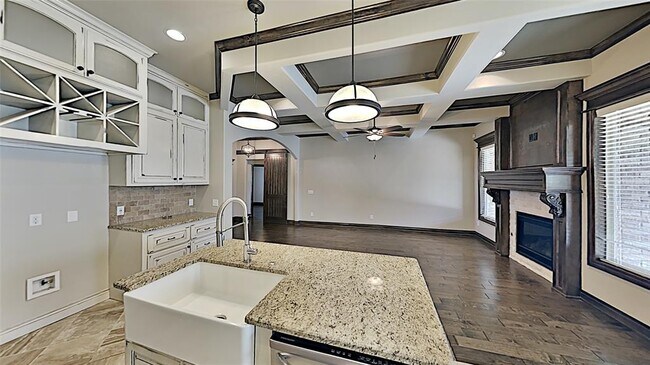 Building Photo - 5917 Grandby Rd