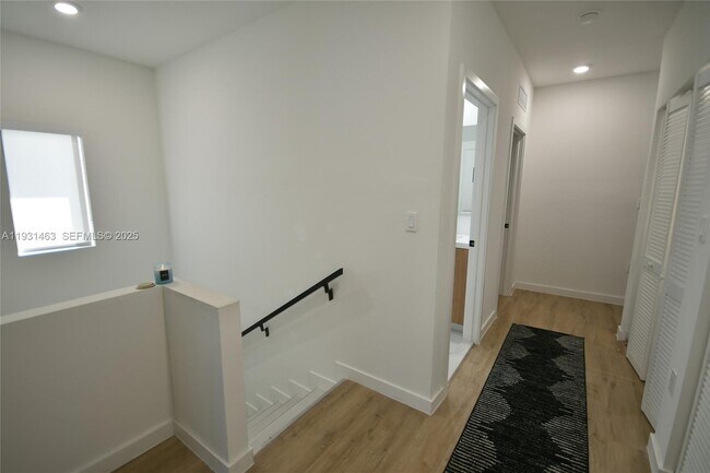 Building Photo - 1339 NW 2nd Ln