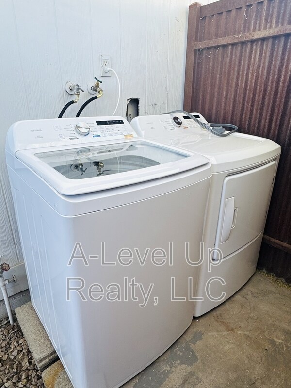 Building Photo - 5745 S Southland Blvd