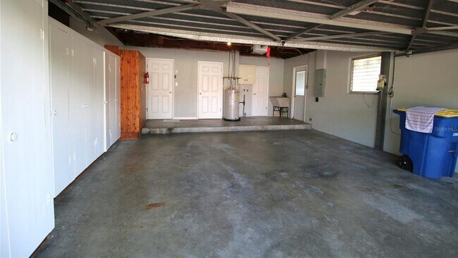 Building Photo - 1001 Brookside Dr