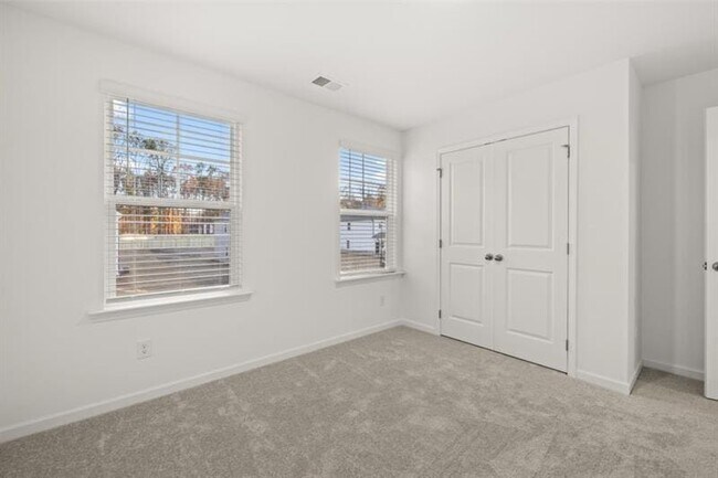 Building Photo - 954 Evergreen Rd