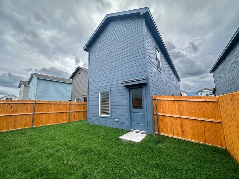 Building Photo - 910 Sandhill Crane Ln