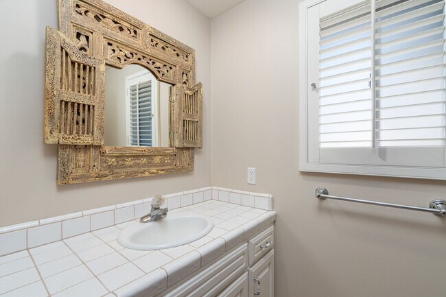 Building Photo - 14972 Camarosa Dr