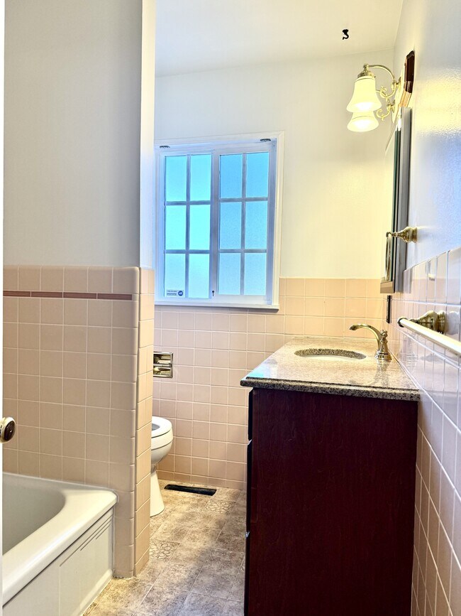 Building Photo - 2065 Rainier Ct