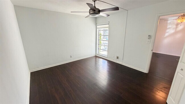 Building Photo - 3040 NE 16th Ave