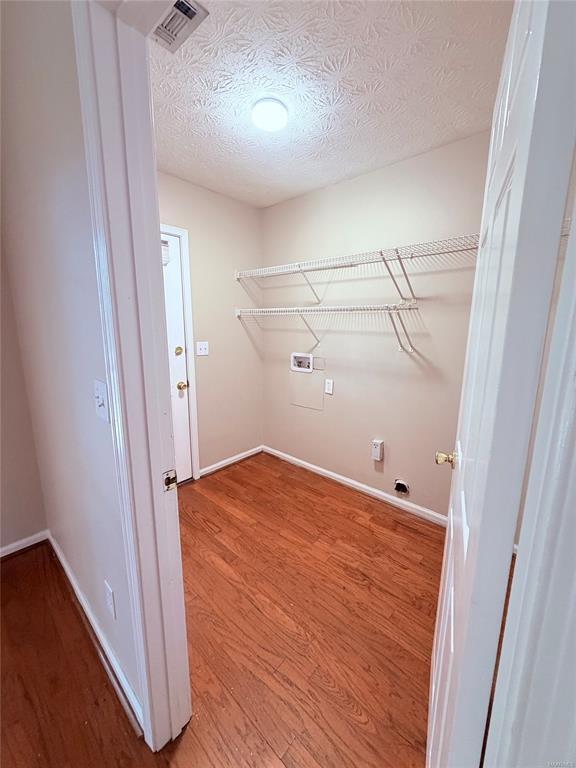 Building Photo - 11 Twin Oaks Ln