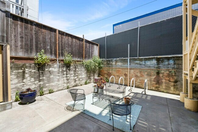 Building Photo - 263-267 South Van Ness Avenue, Unit 265