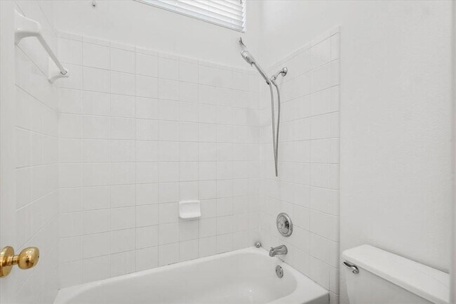 Building Photo - 2127 Clear Lake Pl