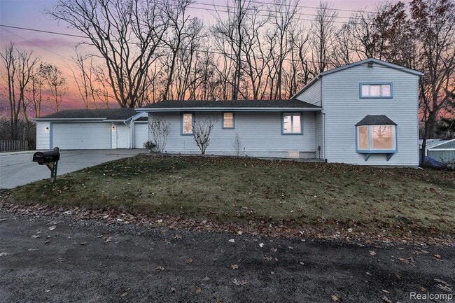 Building Photo - 8165 Leonard Dr