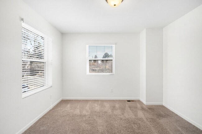 Building Photo - 911 Tennyson St