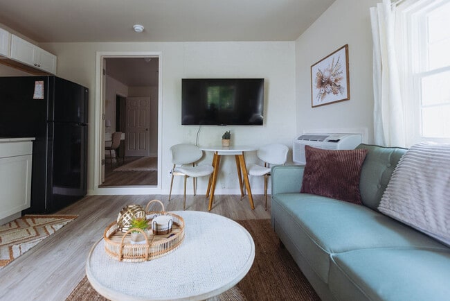 Building Photo - 308 Lamont St