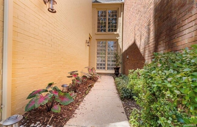 Building Photo - 2988 Old Farm Rd