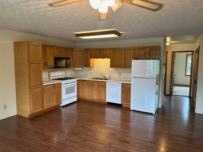 Primary Photo - 15 Bruner St