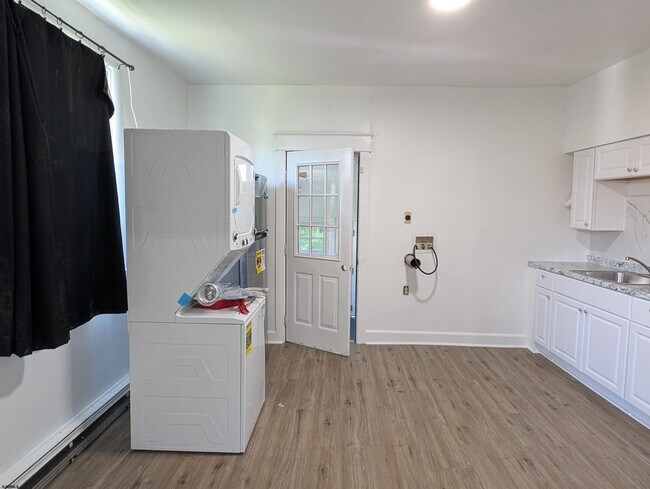 Building Photo - 710 Sewell Ave