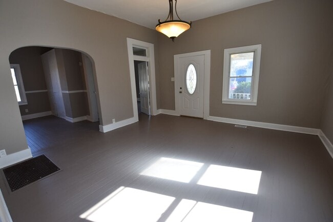 Building Photo - Baldwin/Lincoln Triplex