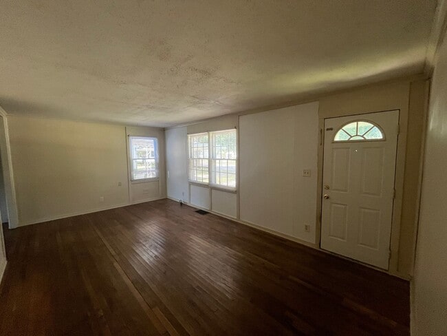 Building Photo - Sit Back, Relax. Your New home Awaits.