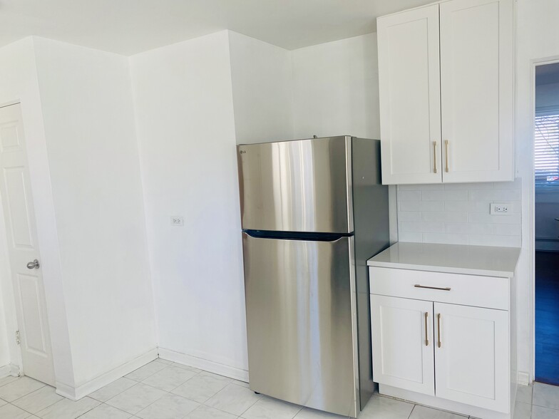 Pantry, undercabinet lighting. - 417 W Miner St