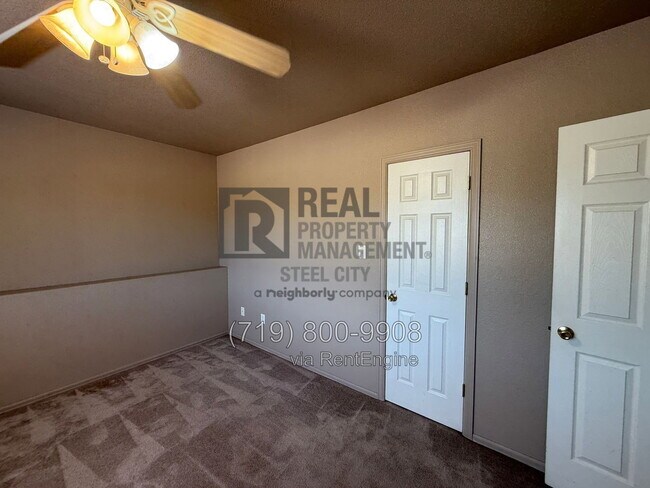 Building Photo - 996 S Palomar Dr