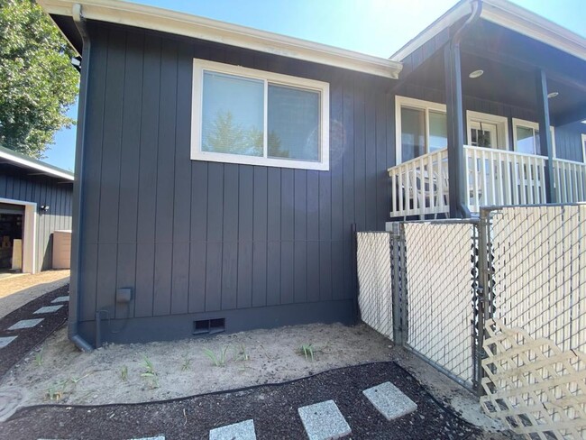 Building Photo - 924 Bellview Ave