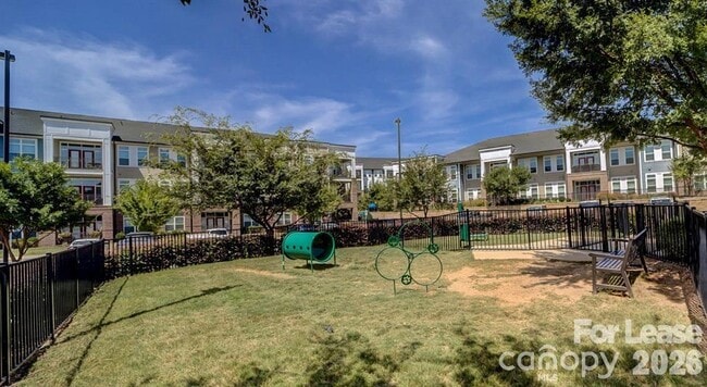 Building Photo - 16408 Holly Crest Ln