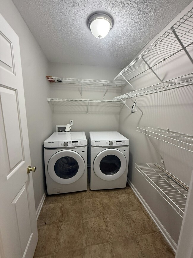 Building Photo - 1439 Alice Ave