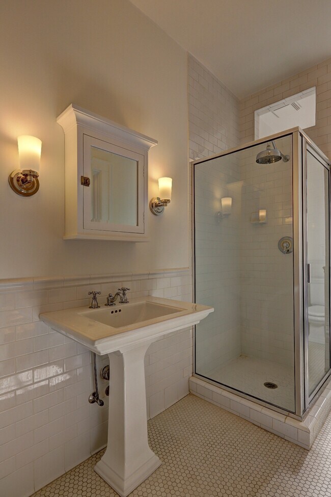 Large Pedestal Bath Sink - 75 17th St NE