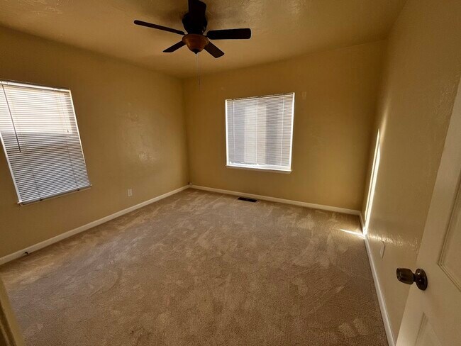 Building Photo - 143 Katherine Ave