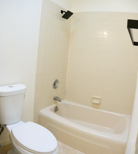 Second Bathroom - 373 Loftyhill Dr