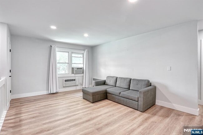 Building Photo - 1600 Fair Lawn Ave